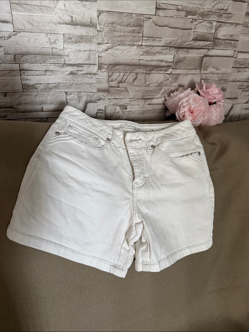Women's White Denim Jean Shorts - Casual Mid-Rise